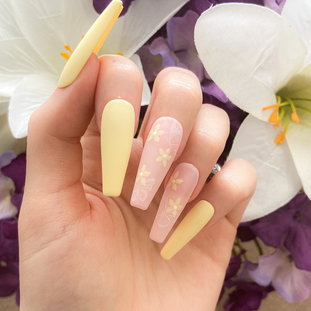 Pastel Flower & Butterfly Press-On Nails